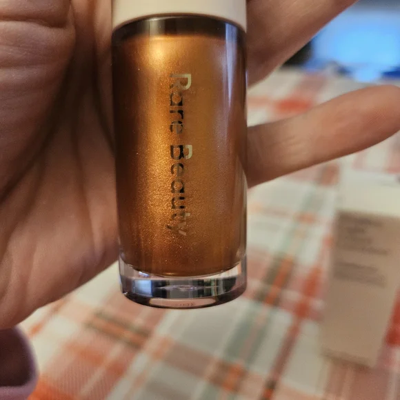 Rare Beauty Positive Light Liquid Luminizer - Captivate - Picture 2 of 5